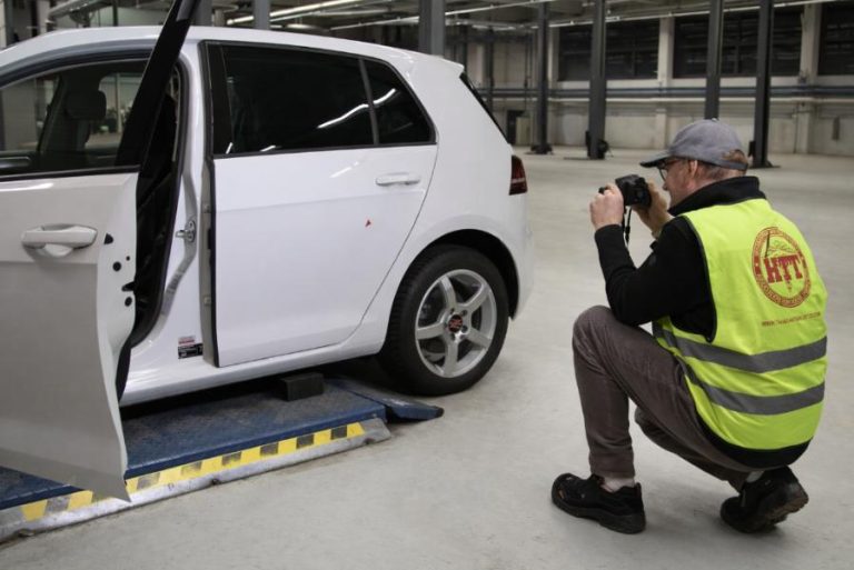 Ajoneuvon vaurioiden dokumentointi Ajoneuvon vaurioiden dokumentointi